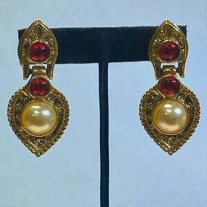 CLASSIC 80's DOOR KNOCKER PIERCED EARRINGS WITH RED AND "PEARL" ACCENTS
